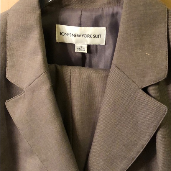 Jones New York Pant suit - Picture 2 of 2